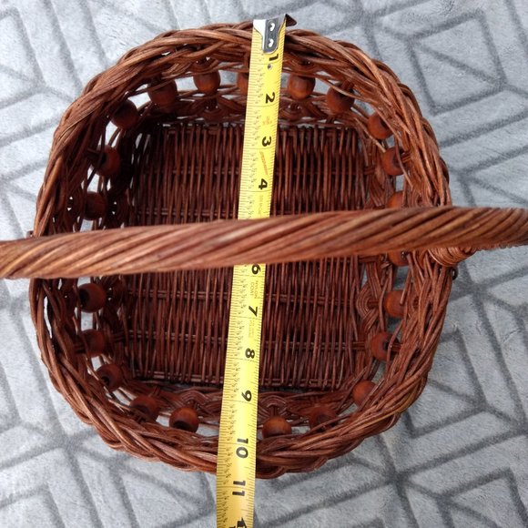 Wicker Basket With Wooden Beads - Picture 4 of 7